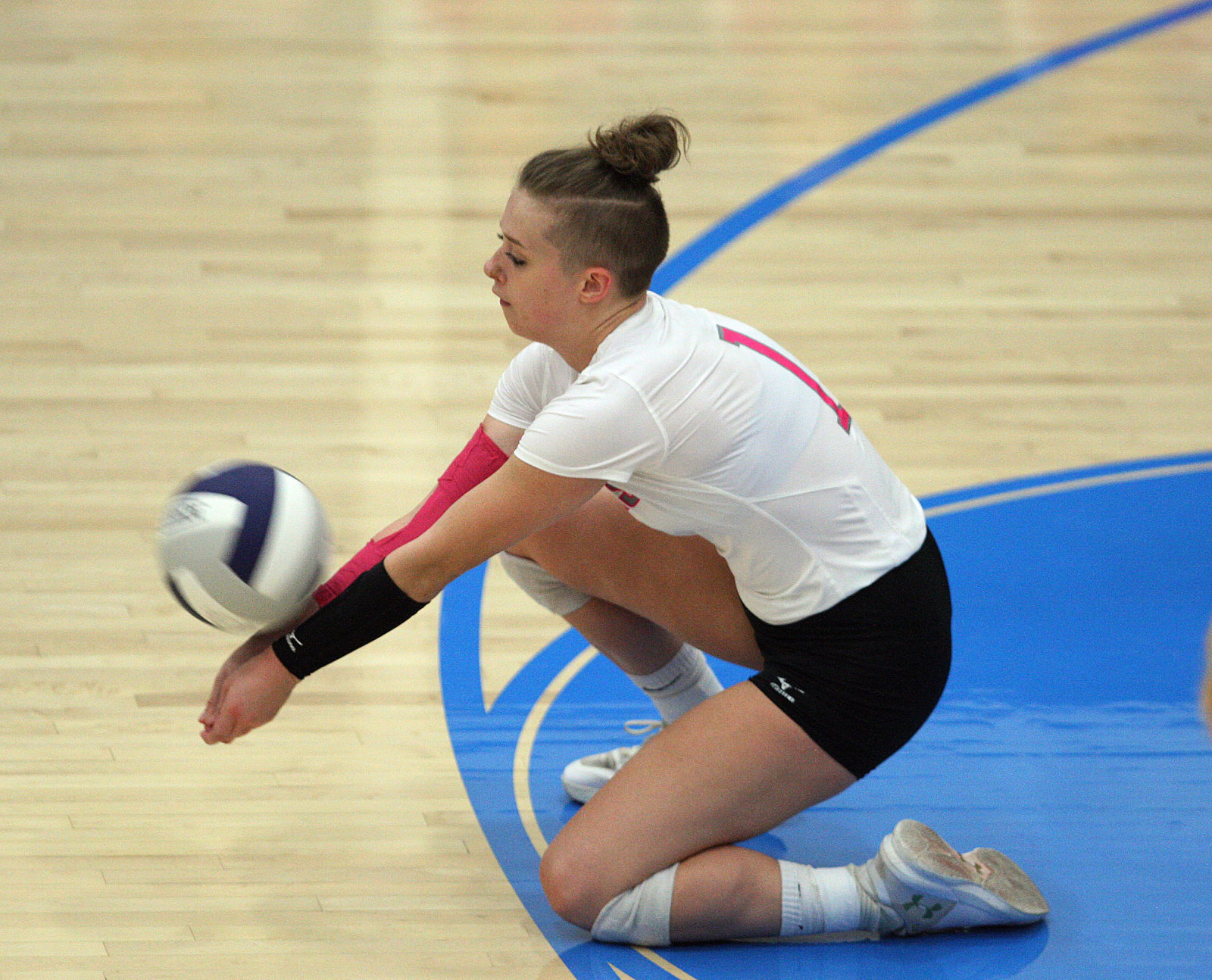 Maroa Forsyth vs Argenta Oreana volleyball 17 9.4.18.jpg